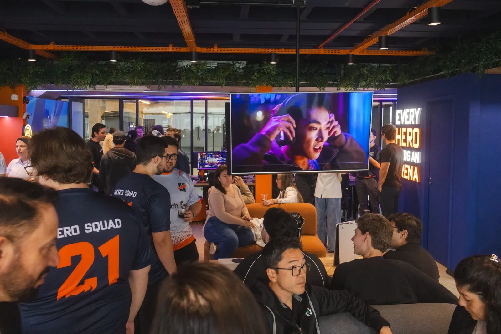 Salão principal lotado em evento